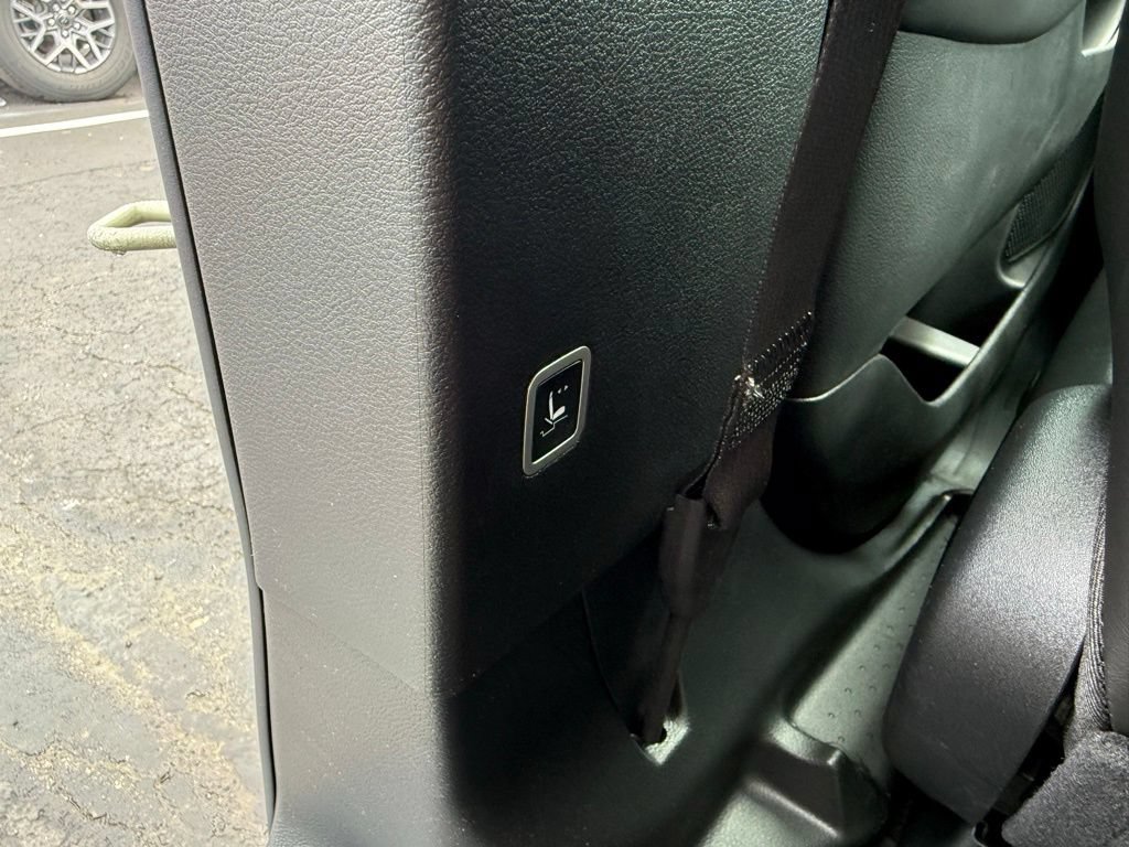 New 2027 Chrysler Pacifica Select FWD image 35