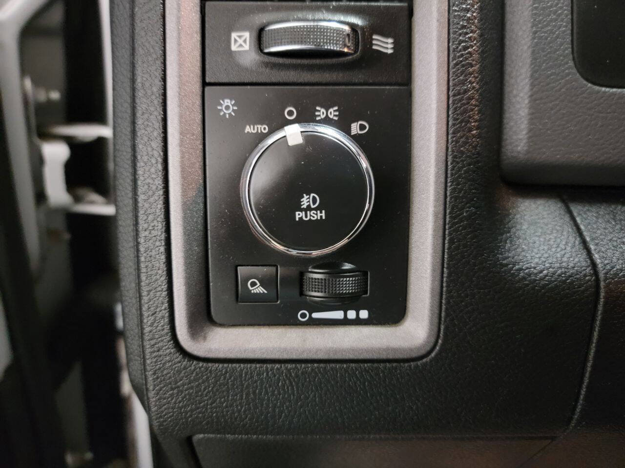 Used 2015 RAM 1500 Express AWD/4WD image 21