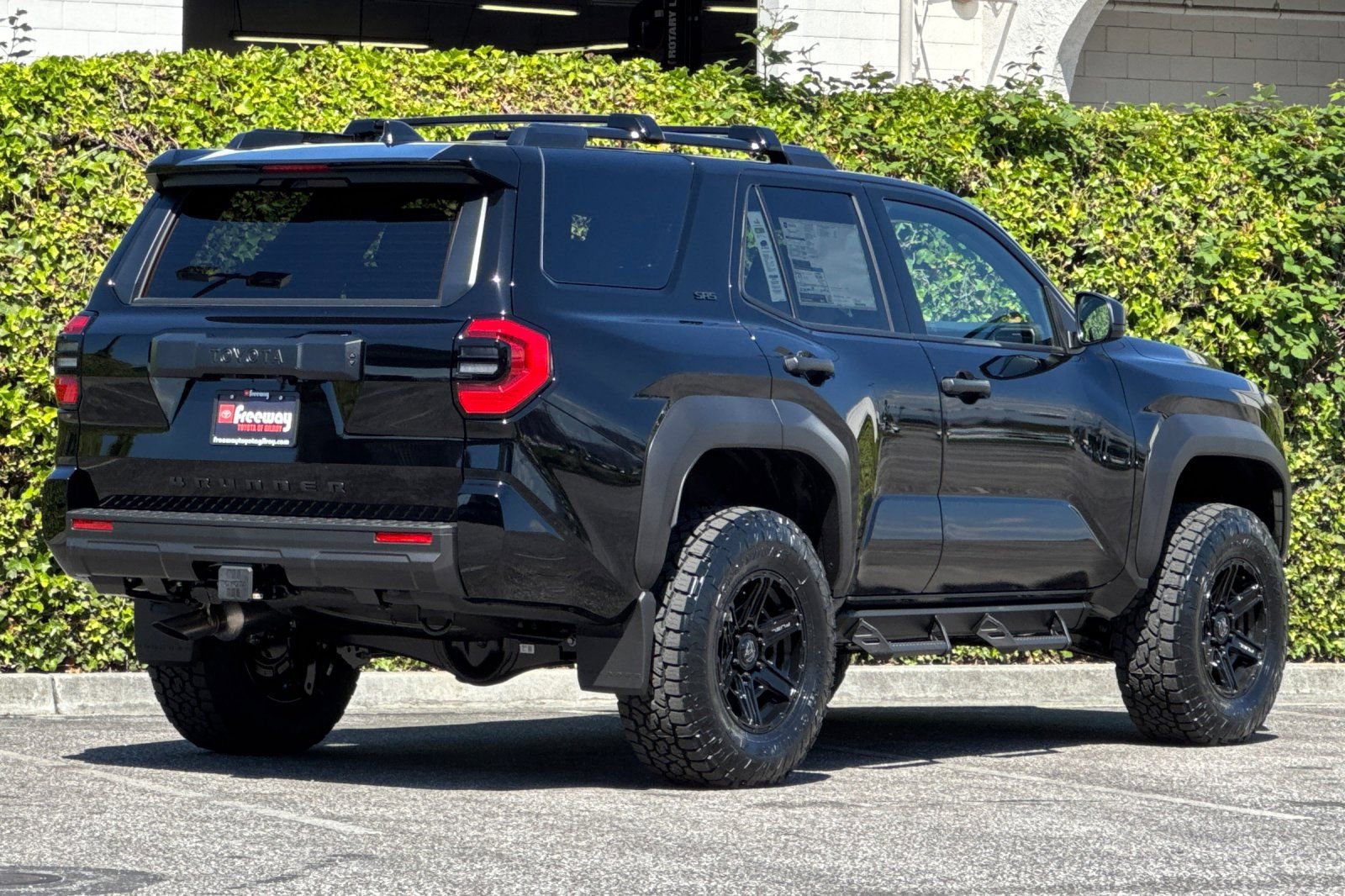 New 2026 Toyota 4Runner SR5 AWD/4WD image 4