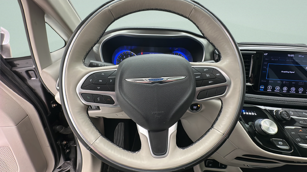 Used 2018 Chrysler Pacifica Limited w/ Tire & Wheel Group FWD image 15