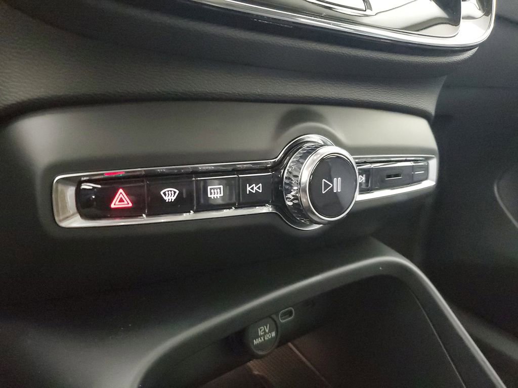 Certified 2026 Volvo XC40 B5 Core w/ Climate Package image 32