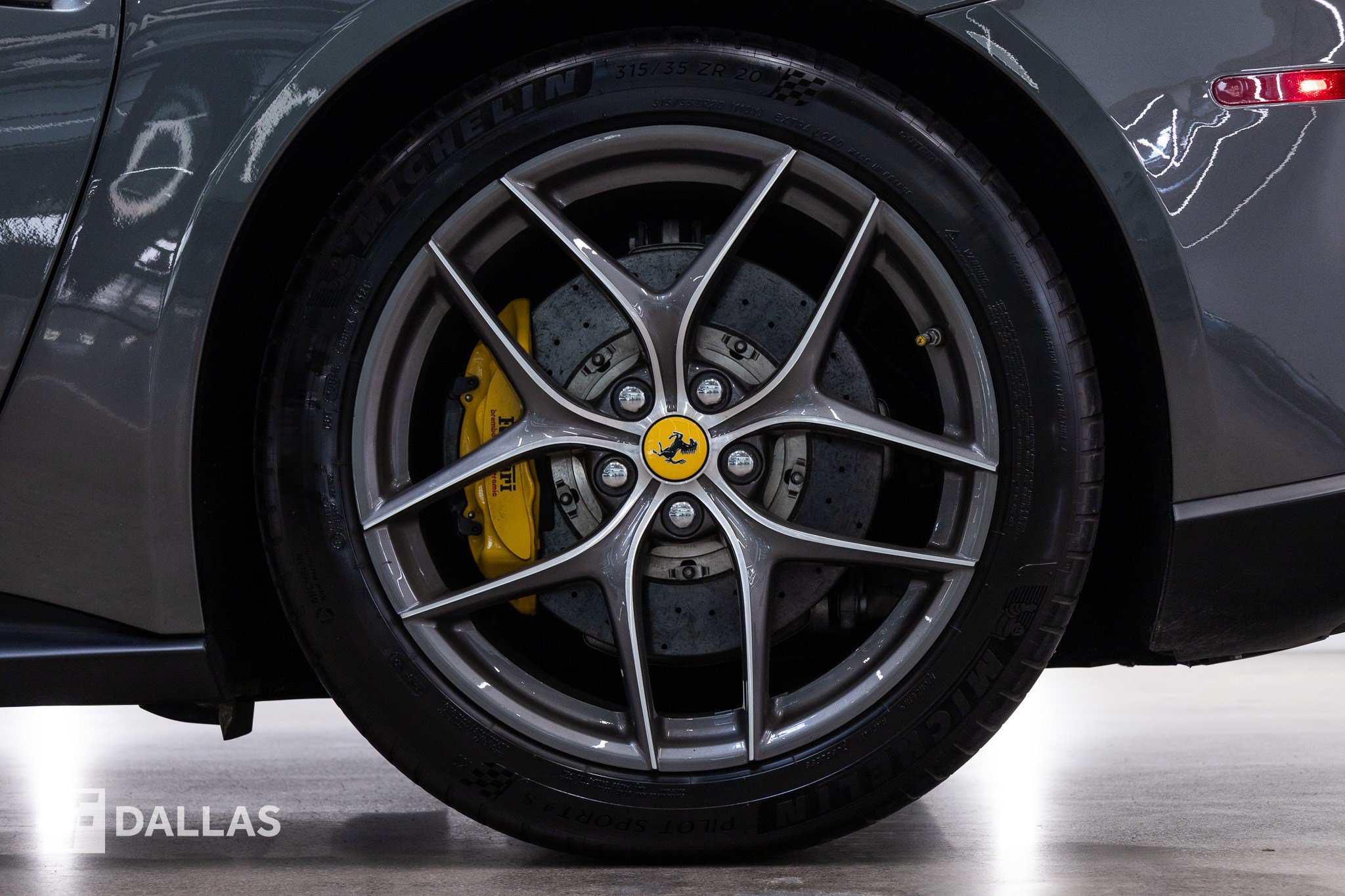 Used 2015 Ferrari F12 Berlinetta RWD image 10