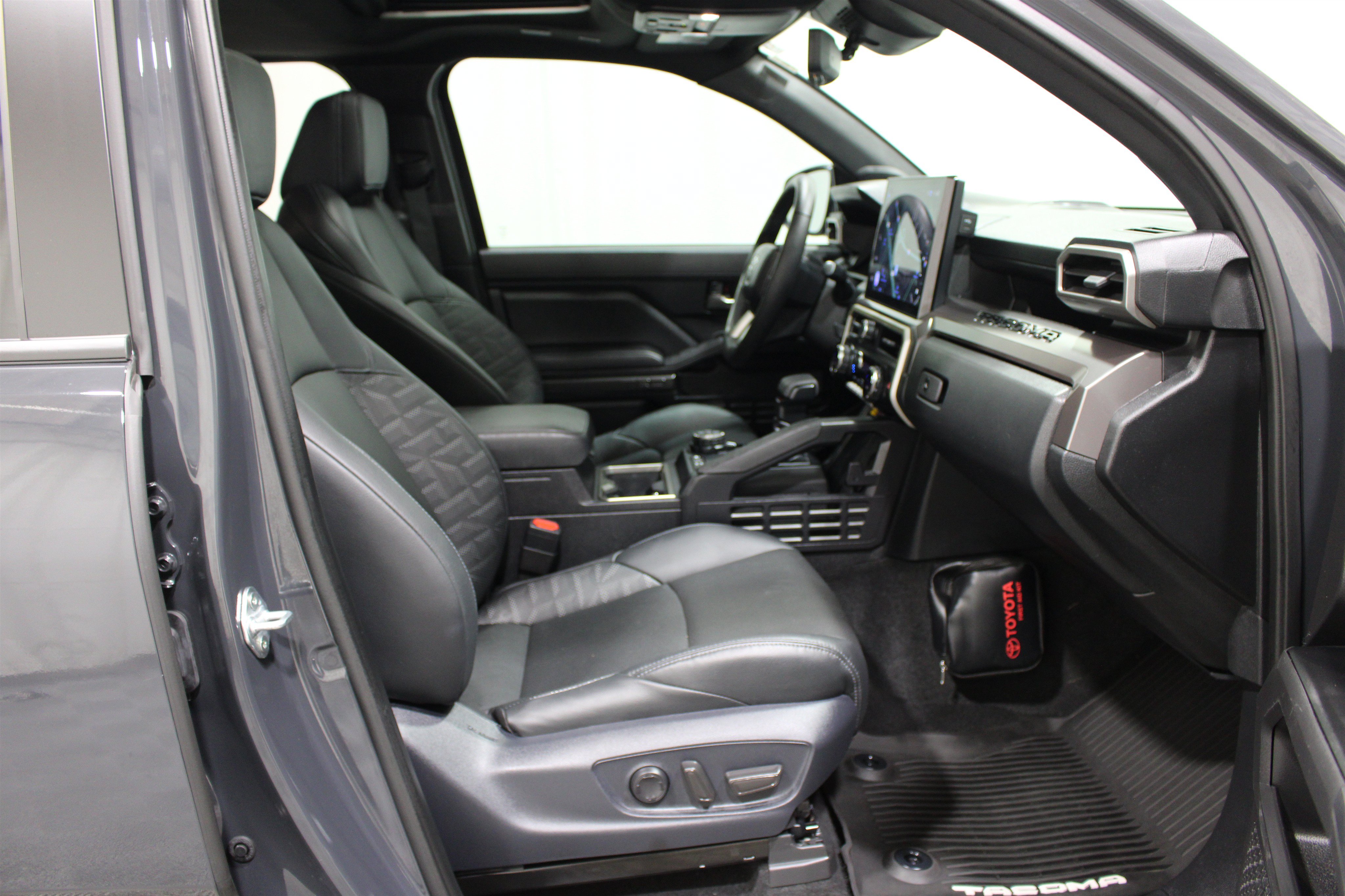 Used 2025 Toyota Tacoma TRD Off-Road w/ TRD Off Road Premium Package AWD/4WD image 26