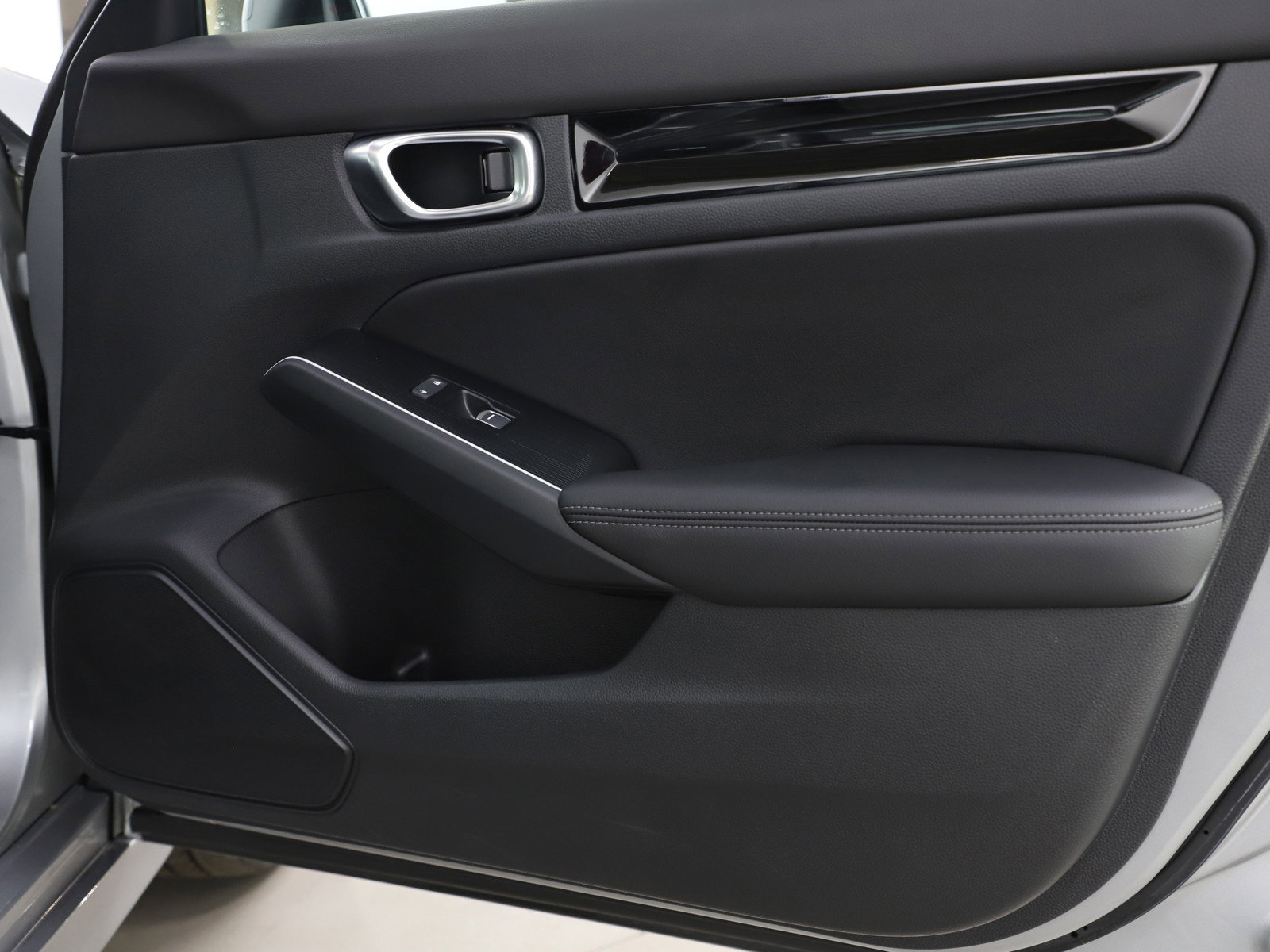 Used 2025 Honda Civic Sport Touring image 9