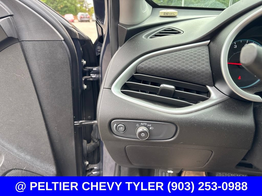 Used 2025 Chevrolet Malibu RS FWD image 12