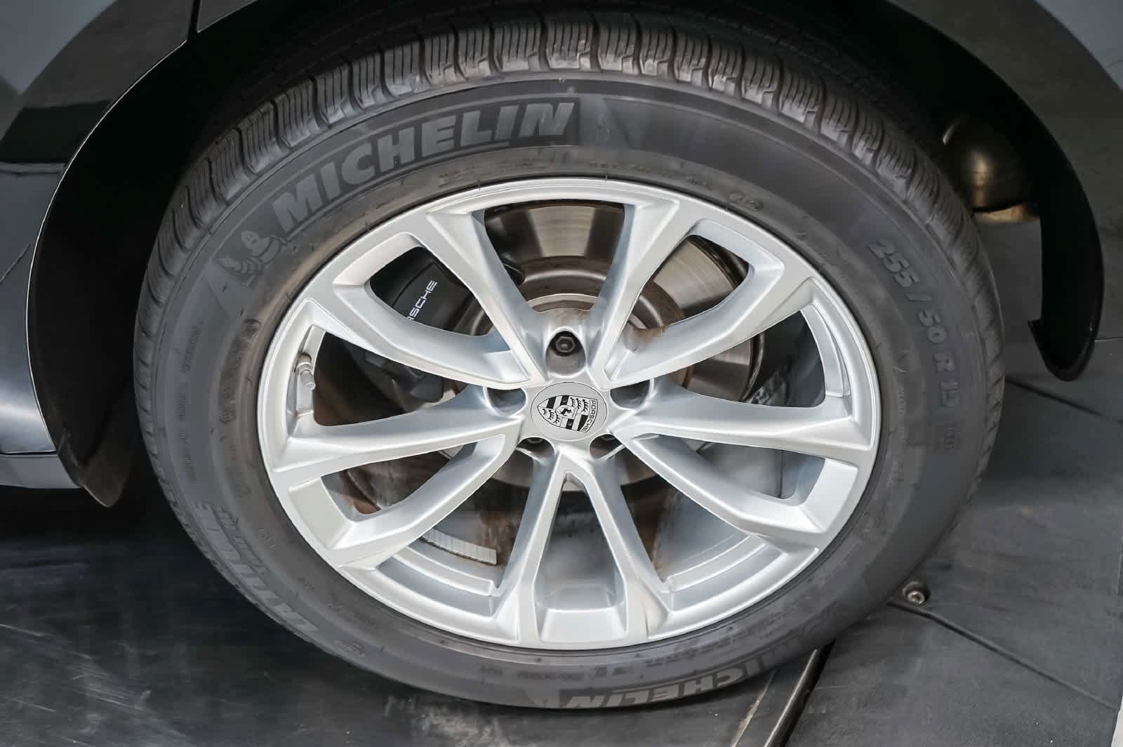 Certified 2026 Porsche Macan AWD/4WD image 13