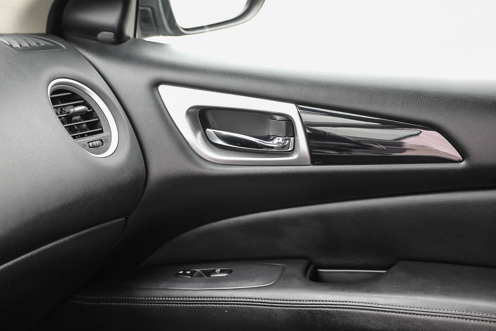 Used 2019 Nissan Pathfinder SV FWD image 21