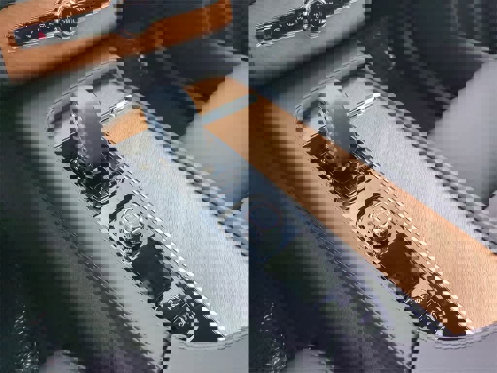 Used 2025 Volvo XC90 T8 Plus w/ Protection Package Premier image 24