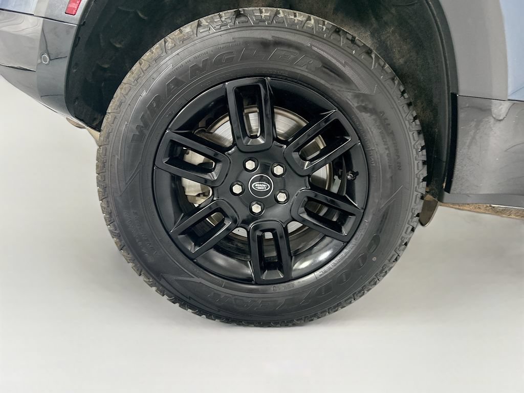 Used 2023 Land Rover Defender 110 X-Dynamic SE AWD/4WD image 32