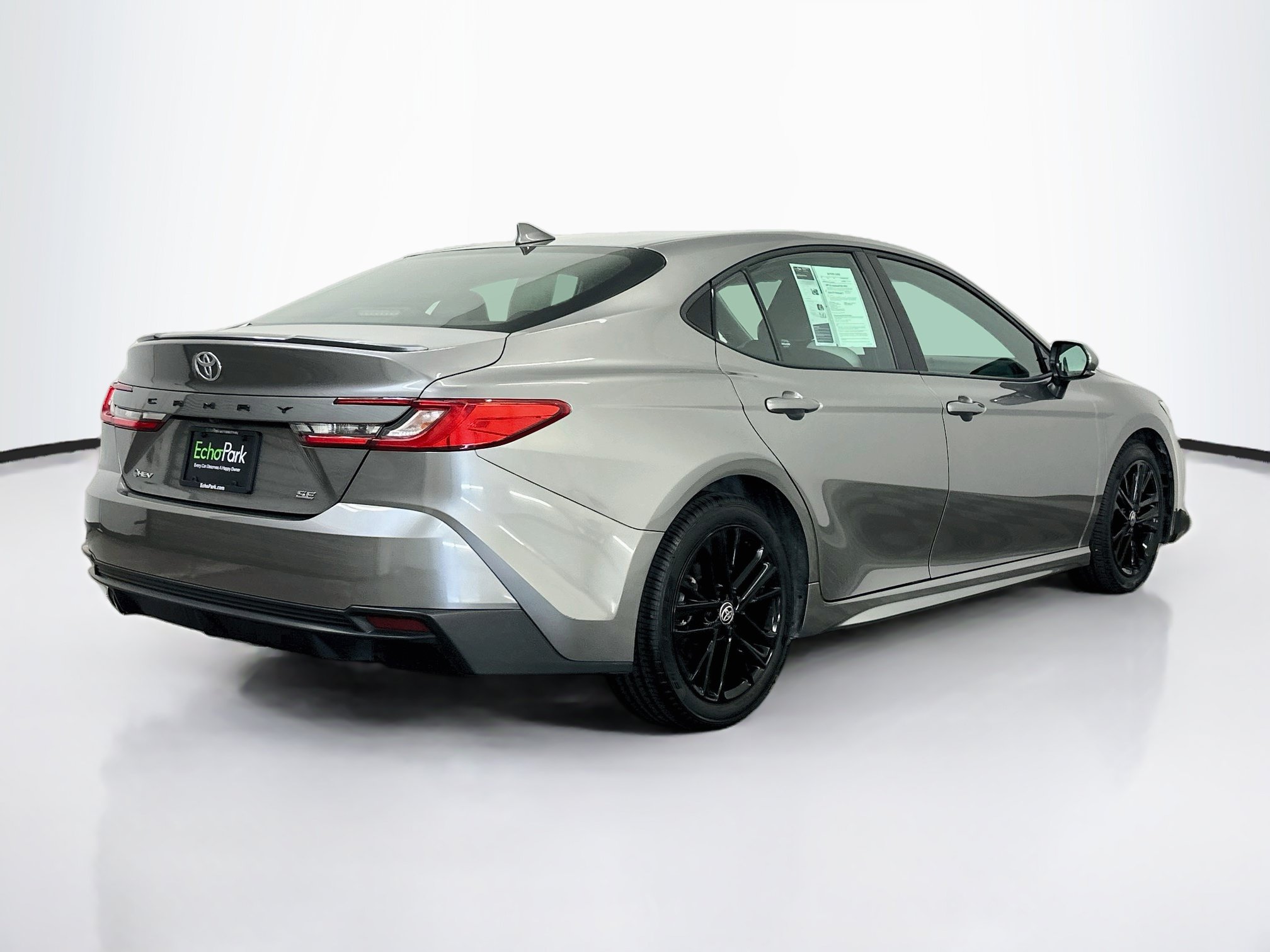 Used 2025 Toyota Camry SE FWD image 9