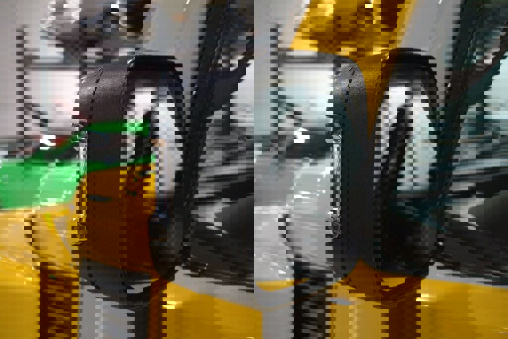 Used 2003 HUMMER H2 w/ Preferred Equipment Group image 17