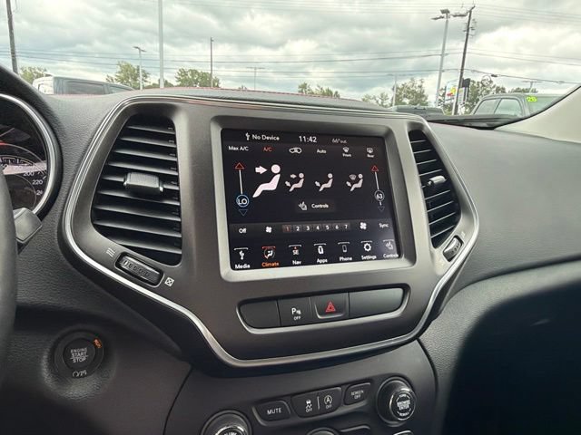 Used 2021 Jeep Cherokee Trailhawk AWD/4WD image 26