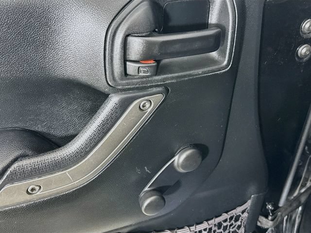 Used 2018 Jeep Wrangler Unlimited Sport w/ Connectivity Group AWD/4WD image 16