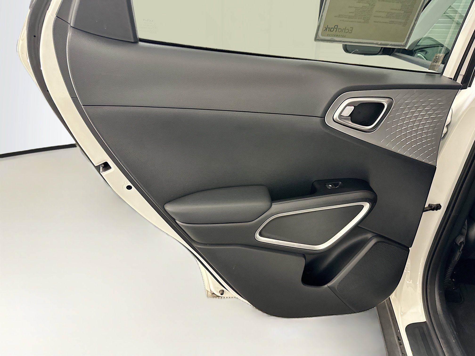 Used 2025 Kia Soul LX w/ LX Technology Package FWD image 26