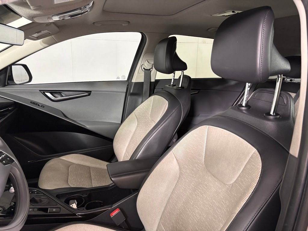 Used 2023 Kia Niro SX Touring FWD image 17