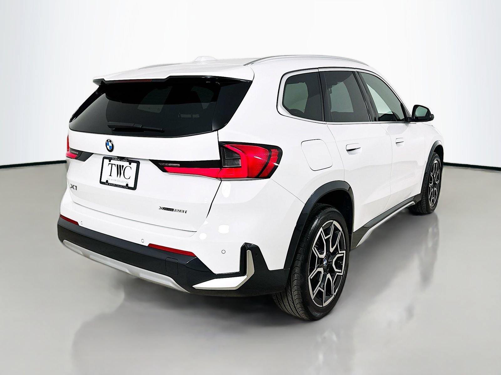 Used 2025 BMW X1 xDrive28i AWD/4WD image 5