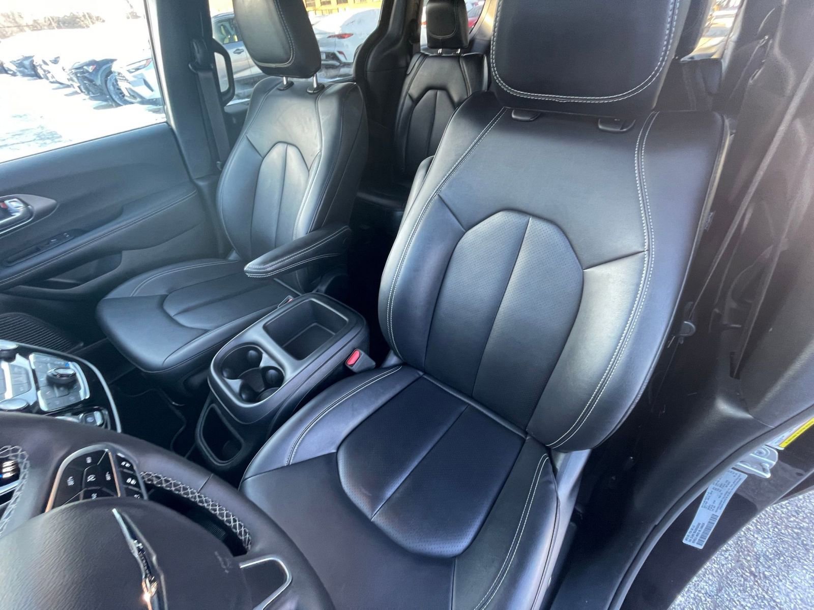 Used 2025 Chrysler Pacifica Select image 39