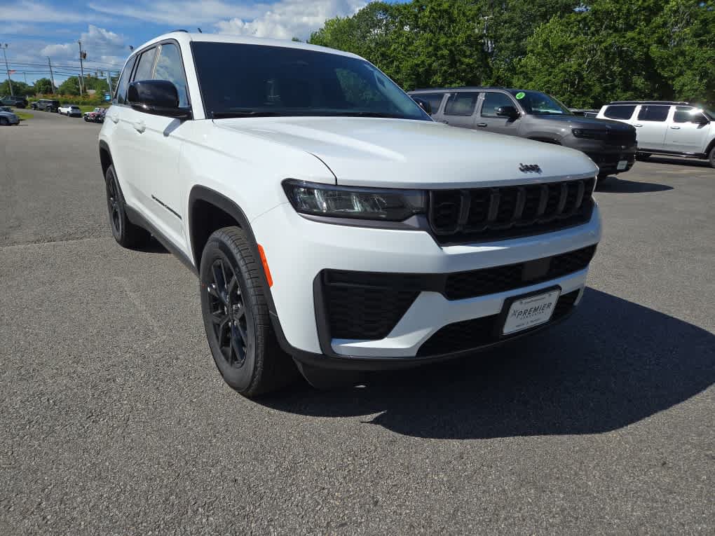 New 2026 Jeep Grand Cherokee Altitude AWD/4WD image 1