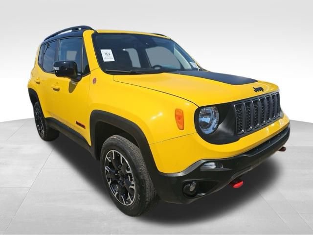 Used 2023 Jeep Renegade Trailhawk w/ Trailhawk Elite Group image 3