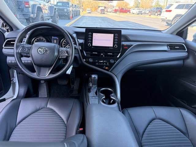 Used 2024 Toyota Camry SE image 15