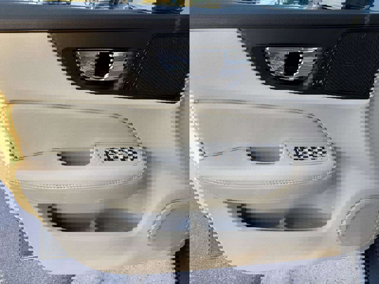 Used 2023 Volvo S60 B5 Ultimate w/ Climate Package image 9