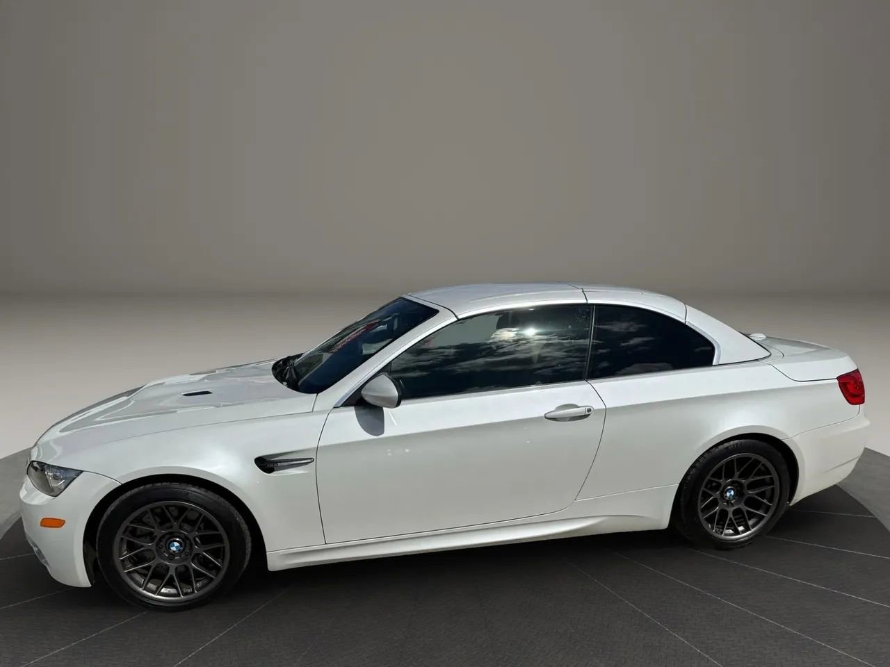 Used 2013 BMW M3 Convertible image 2