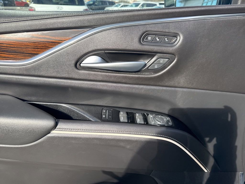 Used 2023 Cadillac Escalade Premium Luxury image 11