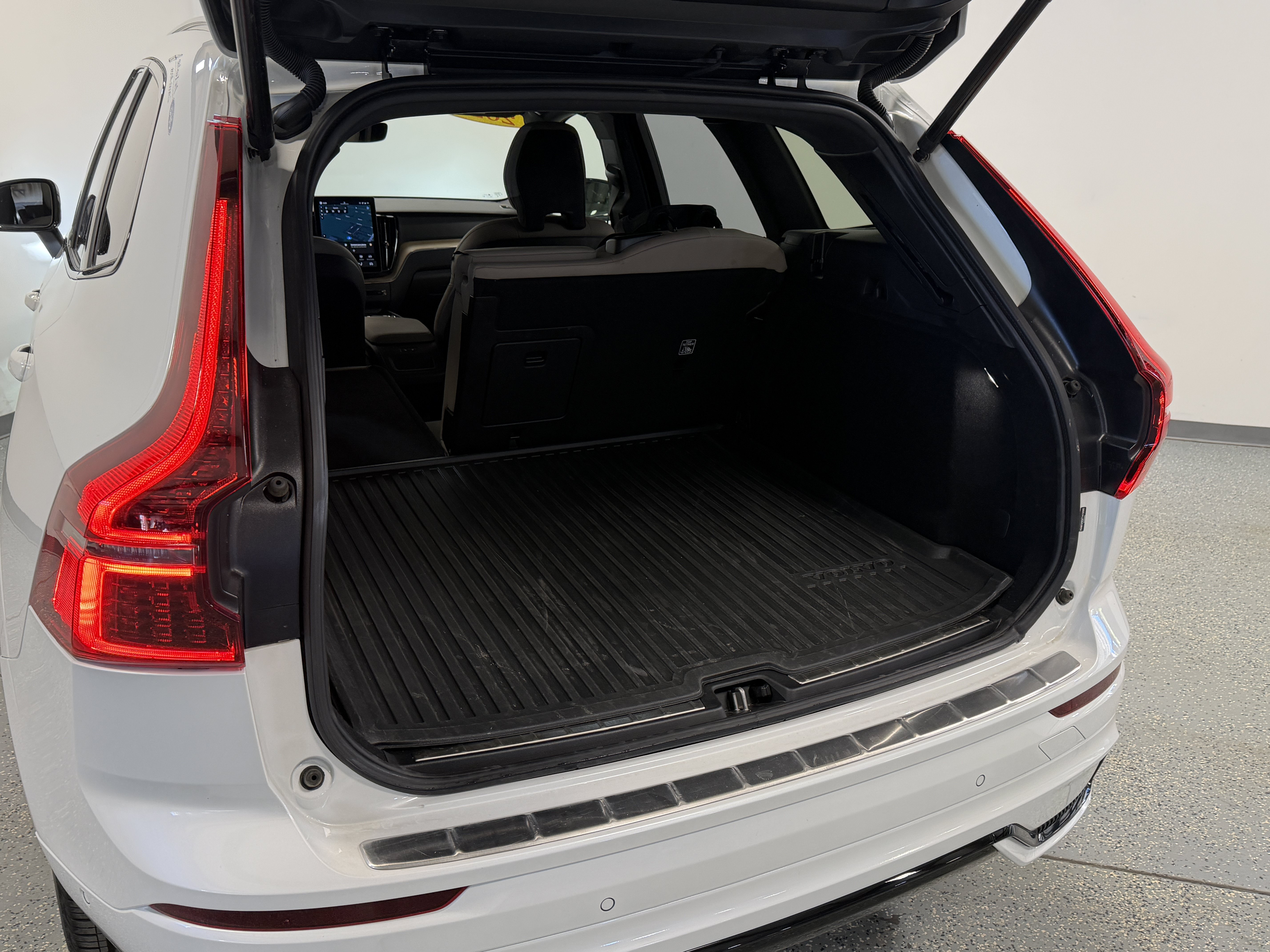 Used 2026 Volvo XC60 B5 Plus AWD/4WD image 24