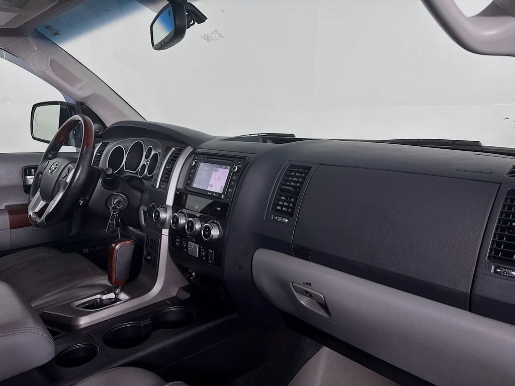 Used 2016 Toyota Sequoia Platinum image 31