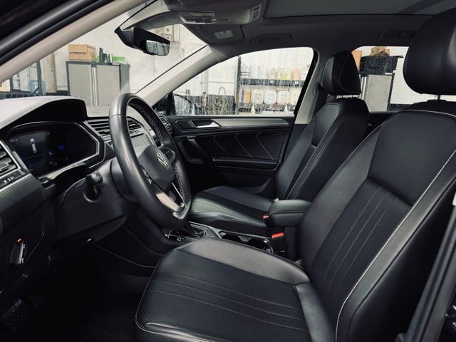 Used 2022 Volkswagen Tiguan SE w/ Panoramic Sunroof Package image 17