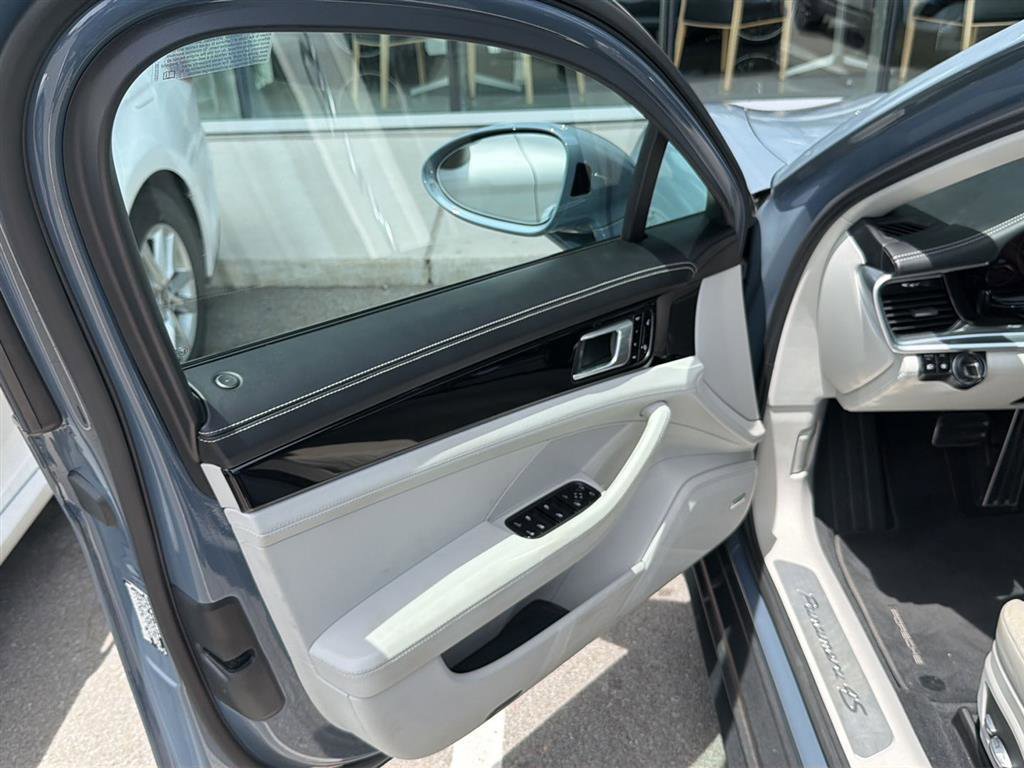 Used 2018 Porsche Panamera 4S AWD/4WD image 4