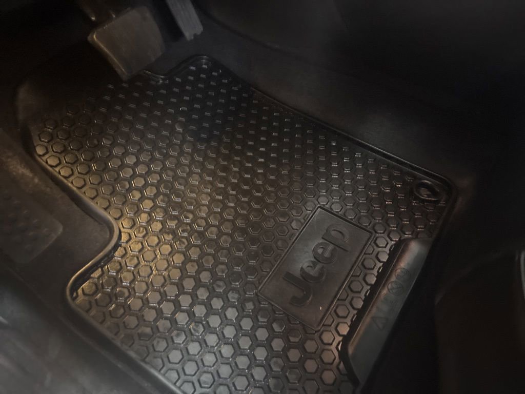 Used 2022 Jeep Cherokee Trailhawk image 28