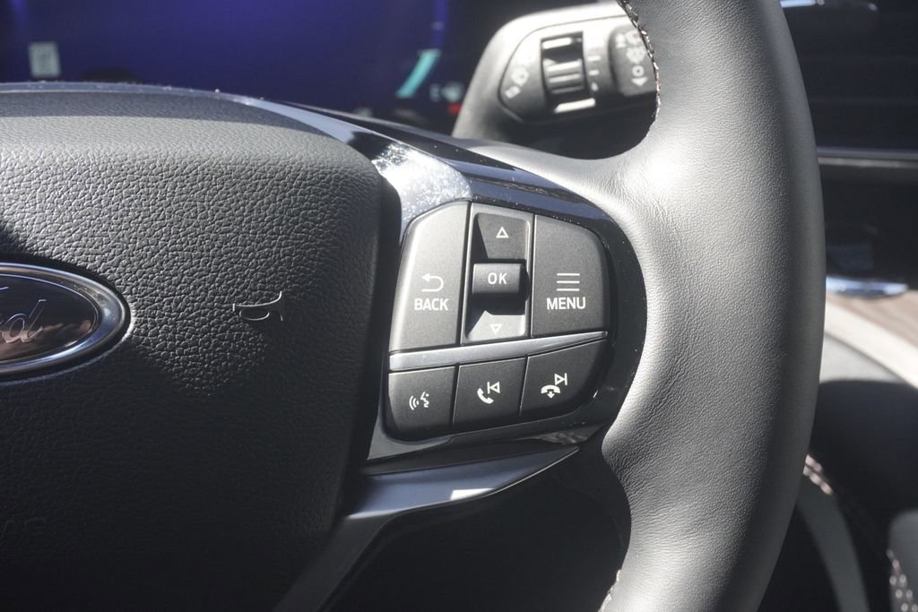 Used 2023 Ford Explorer Platinum w/ Technology Package image 13