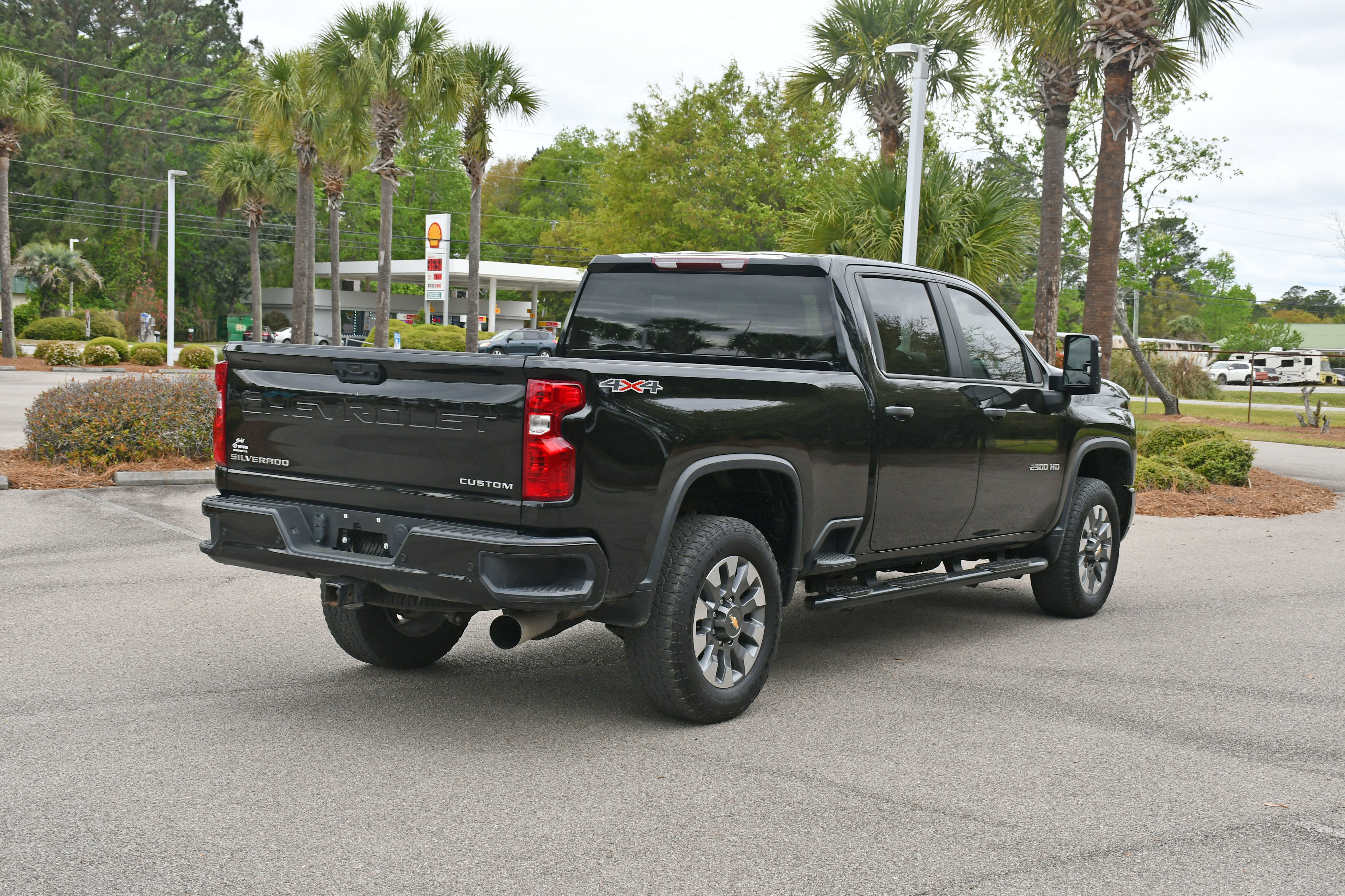 Used 2024 Chevrolet Silverado 2500 Custom w/ Custom Value Package image 3