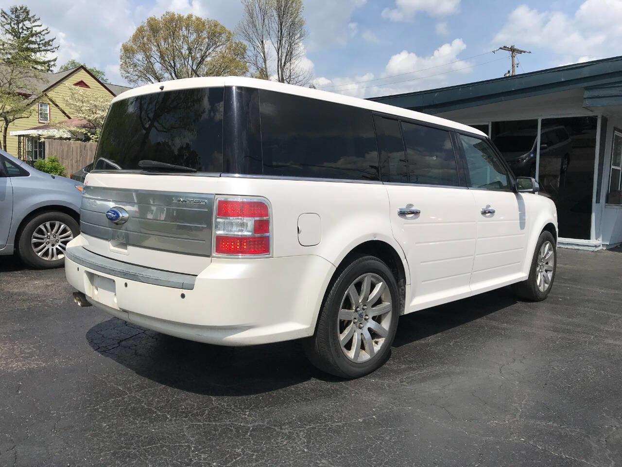 Used 2011 Ford Flex Limited FWD image 7