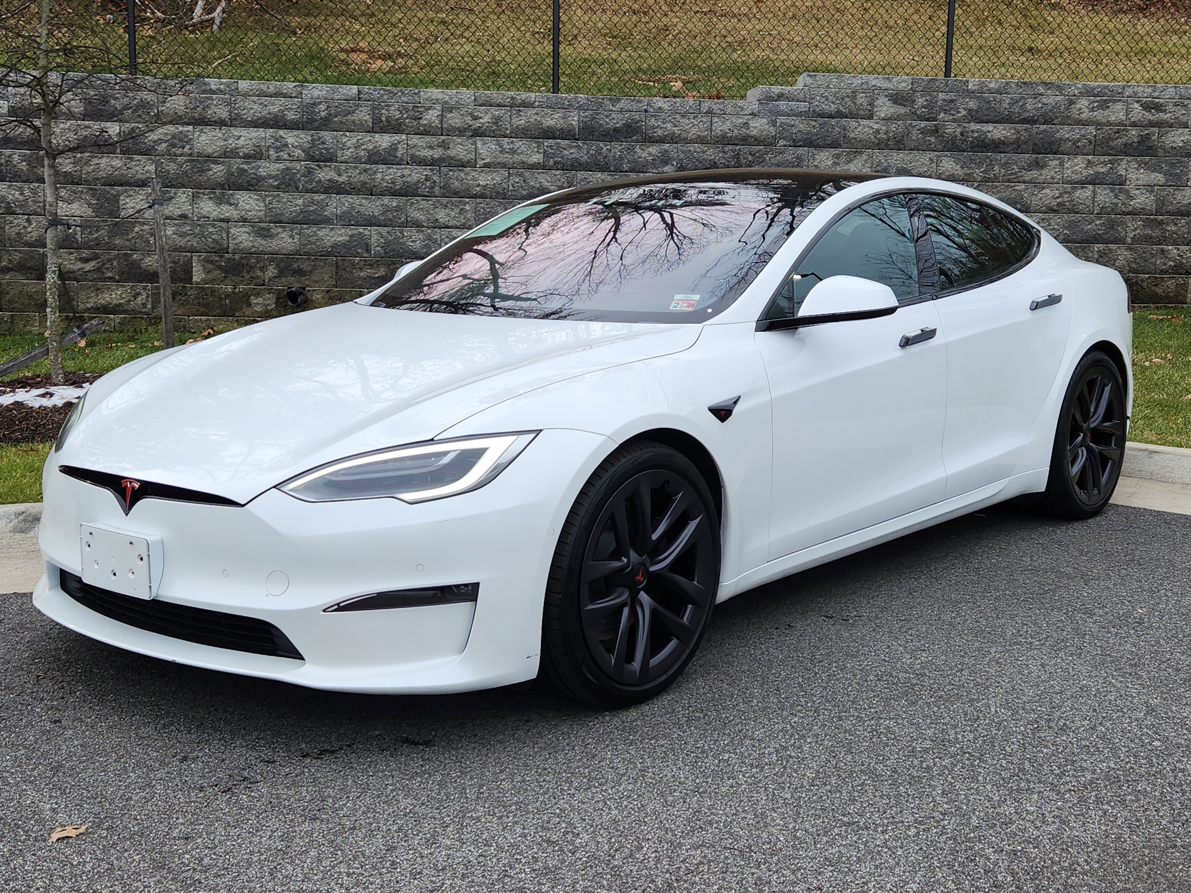 Used 2021 Tesla Model S Plaid image 1
