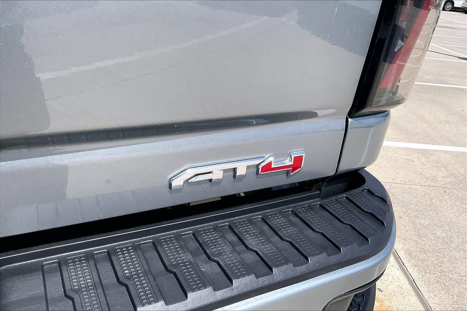 Used 2024 GMC Sierra 2500 AT4 w/ AT4 Premium Plus Package AWD/4WD image 10
