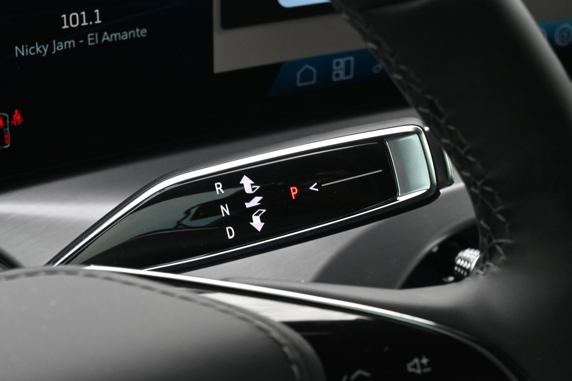 Used 2026 Cadillac Vistiq Premium Luxury w/ LPO, Floor Liner Package AWD/4WD image 15