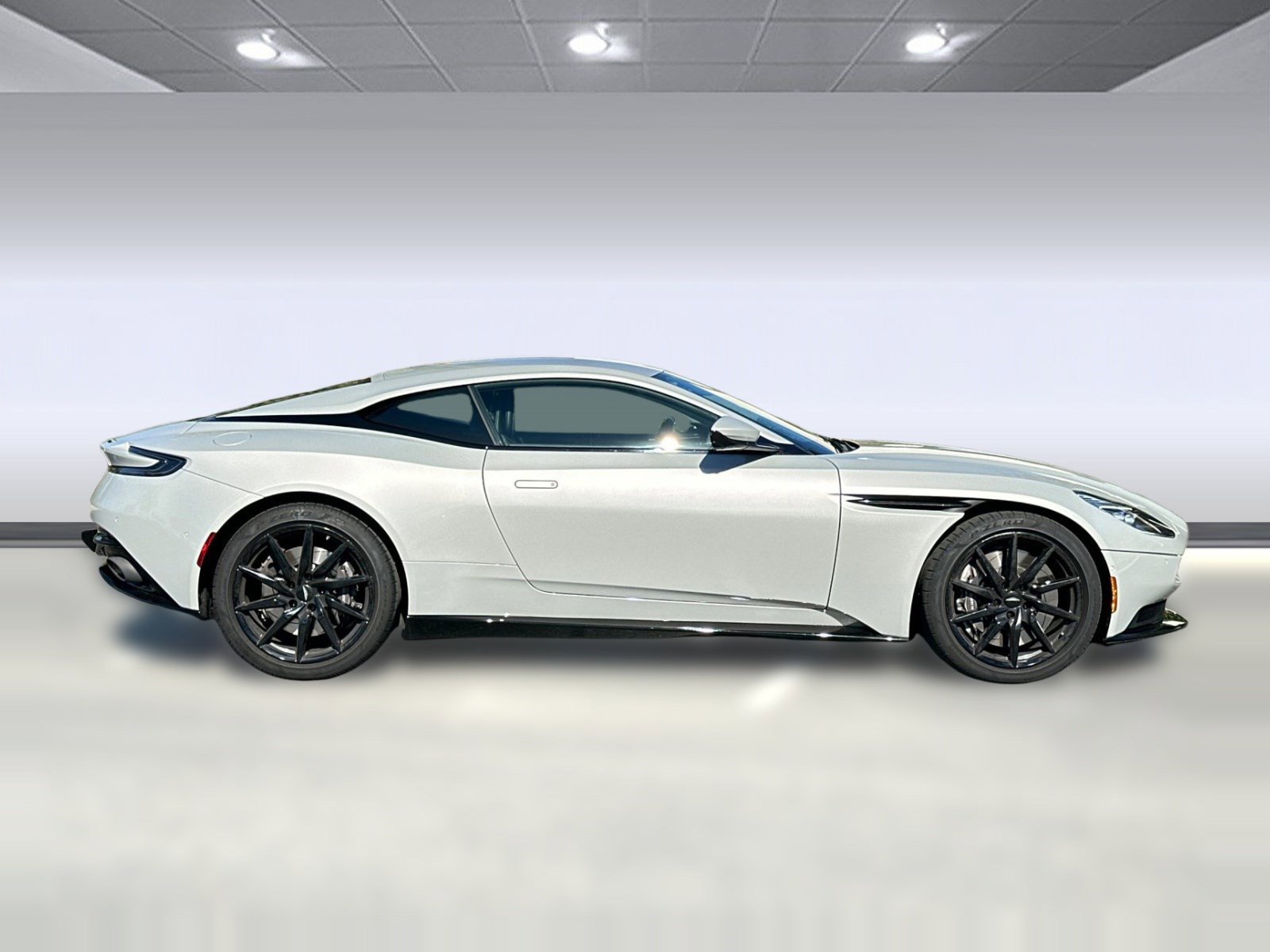 Used 2018 Aston Martin DB11 V12 image 8