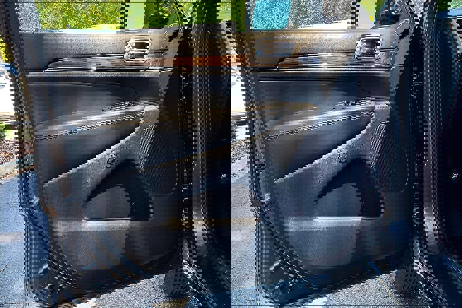 Used 2017 Jeep Grand Cherokee Overland image 22