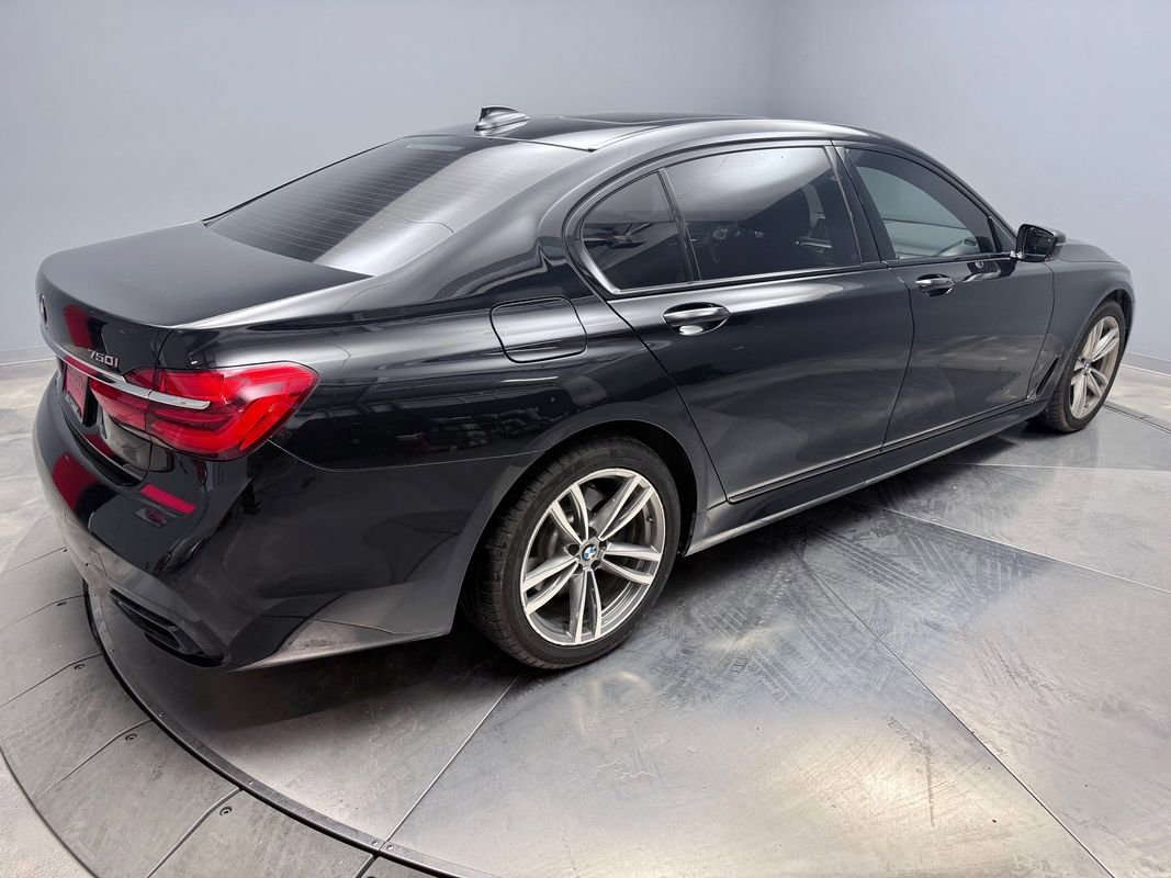 Used 2019 BMW 750i xDrive w/ M Sport Package image 5