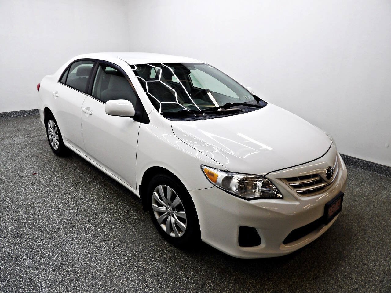 Used 2013 Toyota Corolla LE FWD image 3
