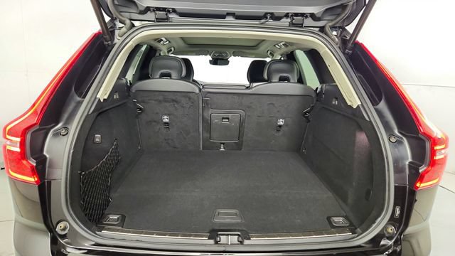 Certified 2023 Volvo XC60 T8 Plus AWD/4WD image 41