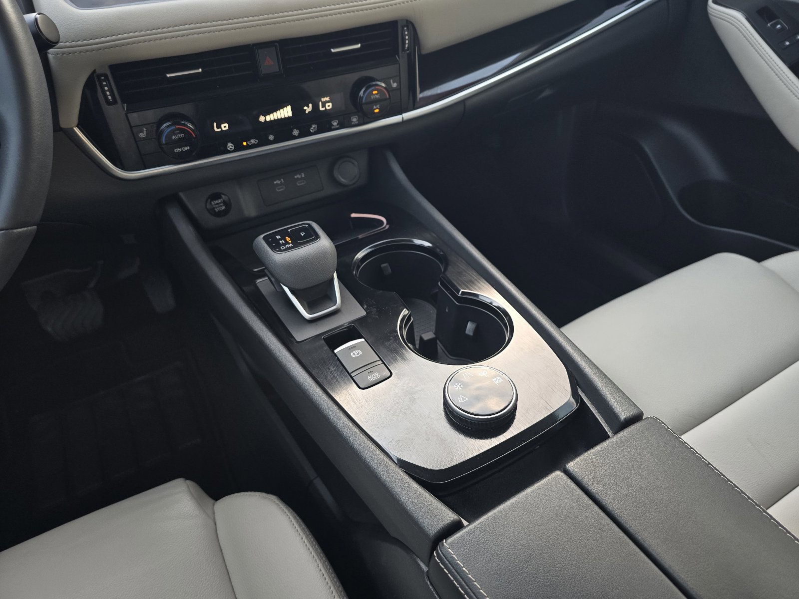 Used 2024 Nissan Rogue SL image 16