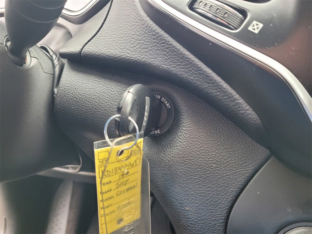 Used 2019 Jeep Cherokee Latitude w/ Popular Appearance Group image 16