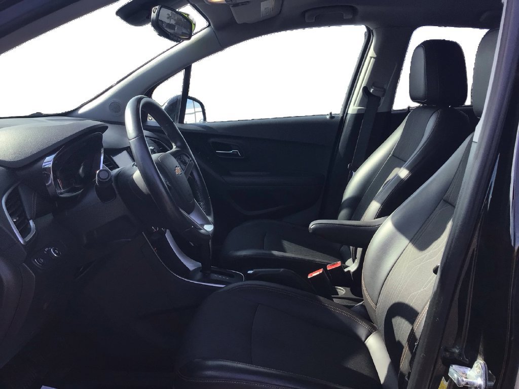Used 2020 Chevrolet Trax LT w/ Redline Edition AWD/4WD image 9