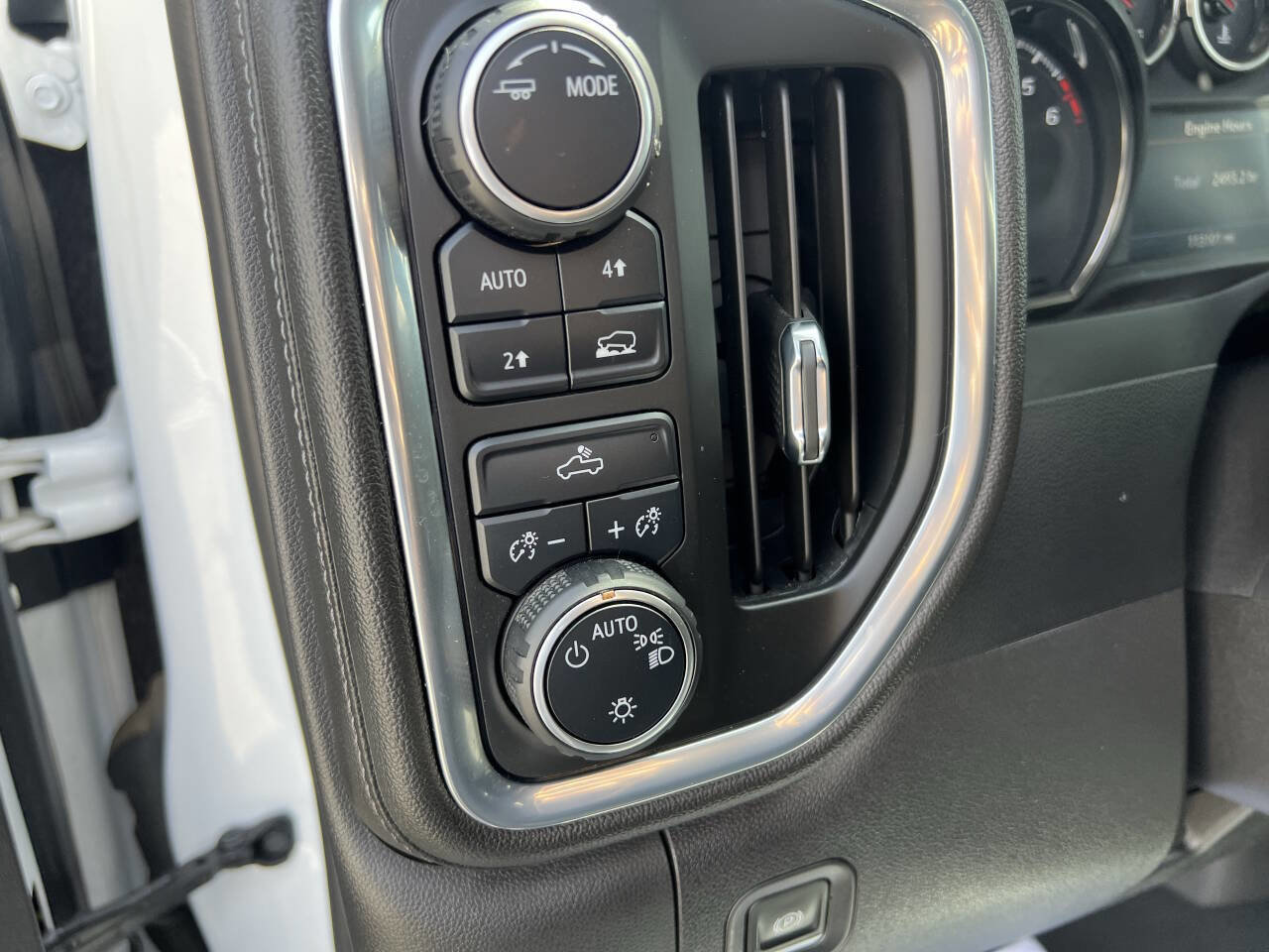 Used 2022 Chevrolet Silverado 1500 LT image 30