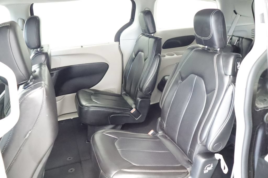 Certified 2023 Chrysler Pacifica Touring-L FWD image 19