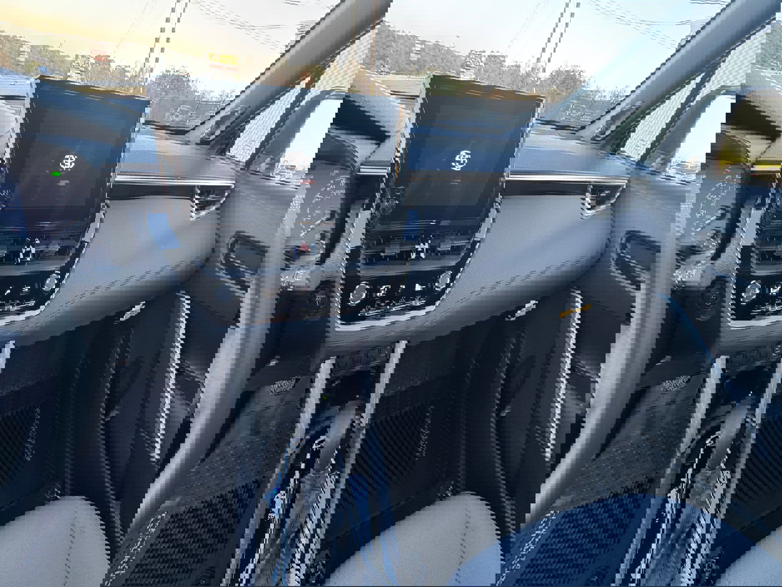 Used 2025 Toyota Corolla Cross AWD Hybrid image 15