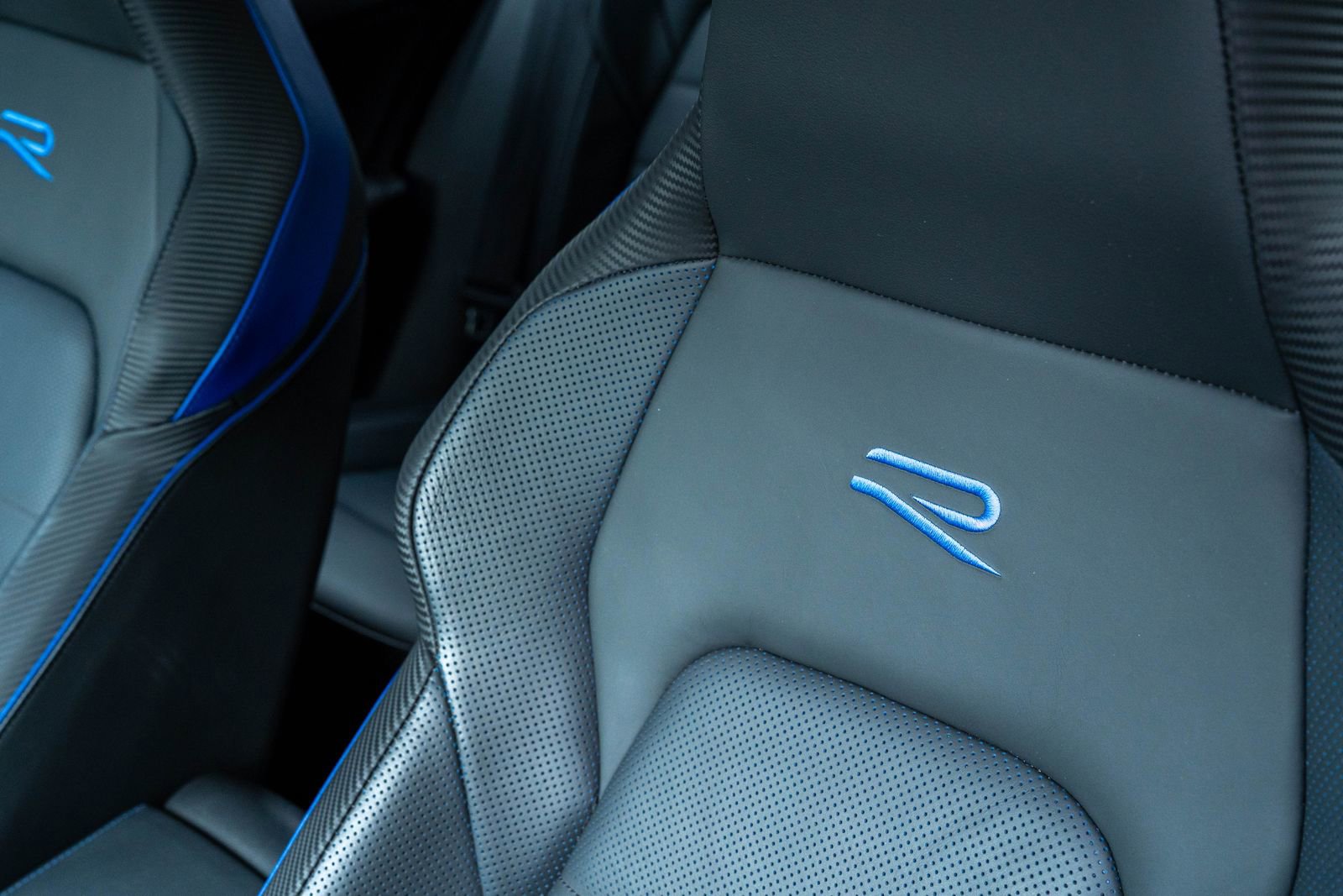 Used 2024 Volkswagen Golf R image 19